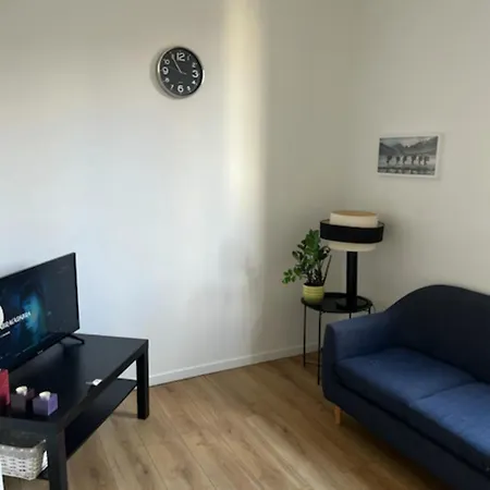 Charming Near Paris קלישי